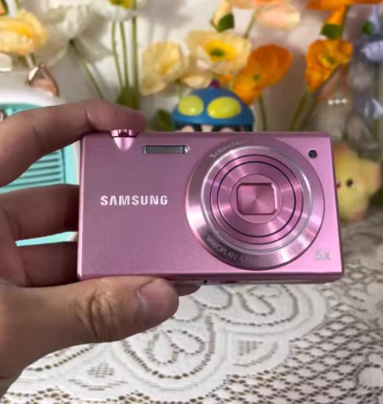 Samsung MV800 Flip-out Touch Screen Vlog Compact Digital Camera 16MP w&Battery