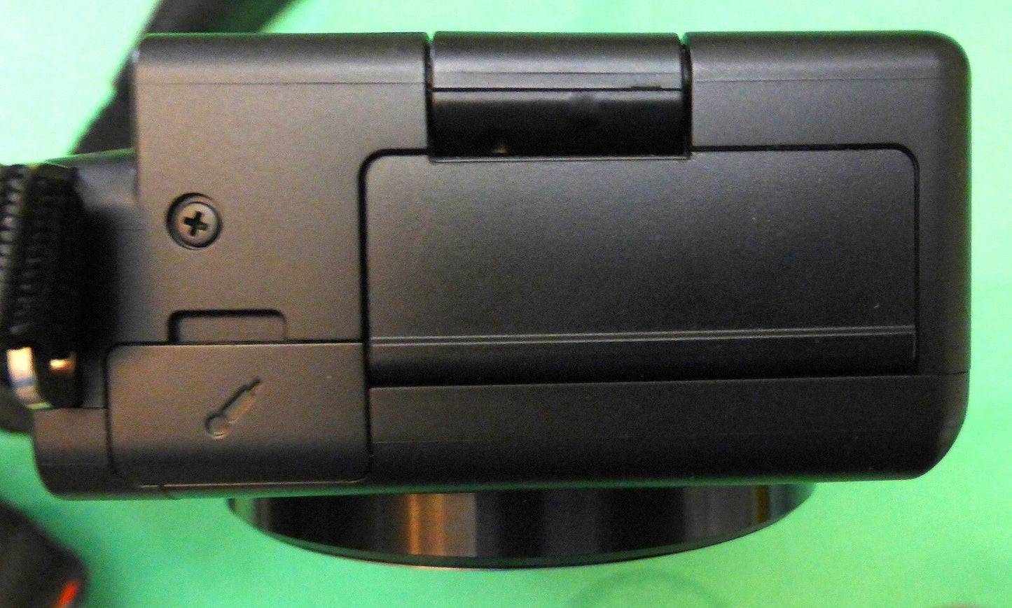 Sony ZV-E10 4K Camera 24.2MP (Body Only) Mint Condition. 5 Batteries 3 Chargers