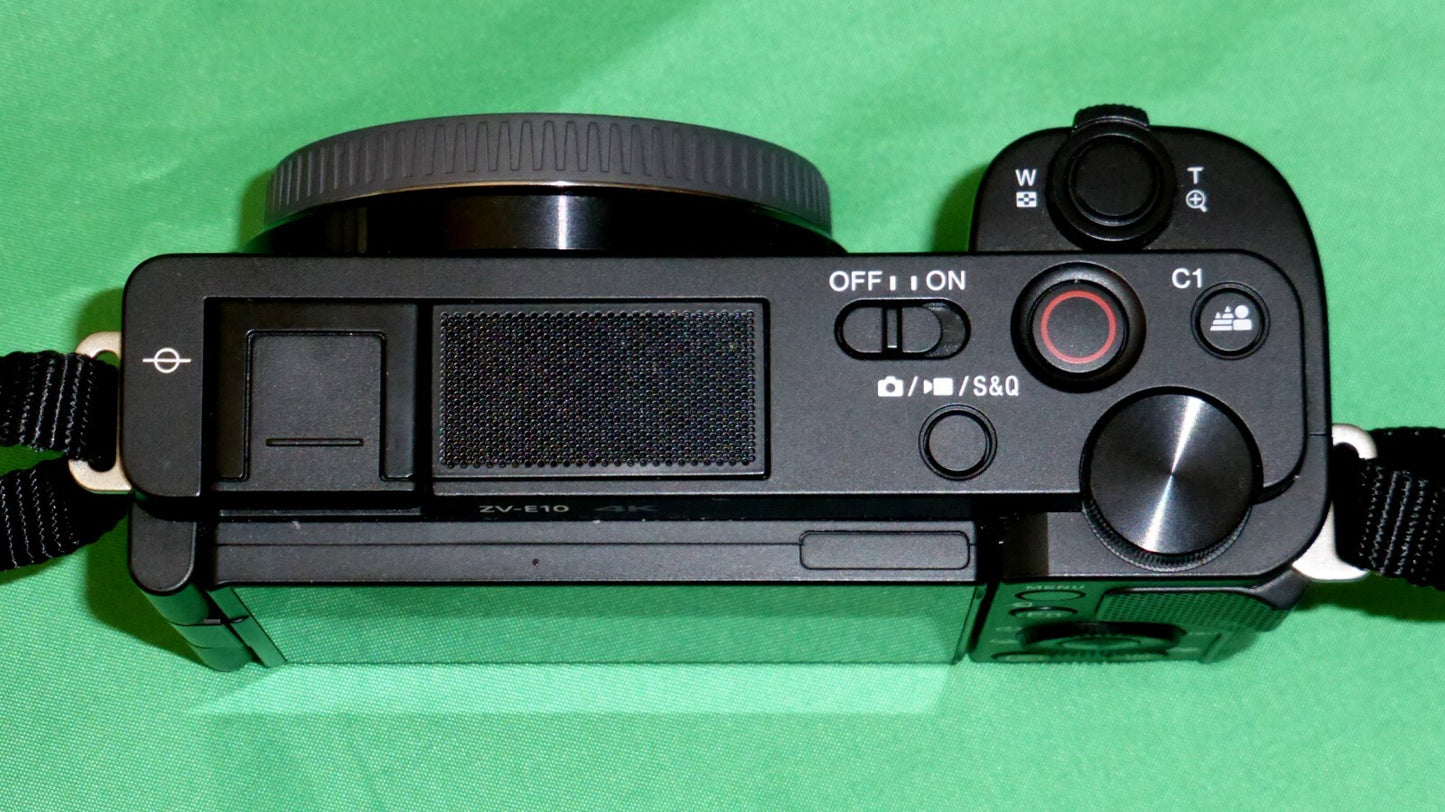 Sony ZV-E10 4K Camera 24.2MP (Body Only) Mint Condition. 5 Batteries 3 Chargers