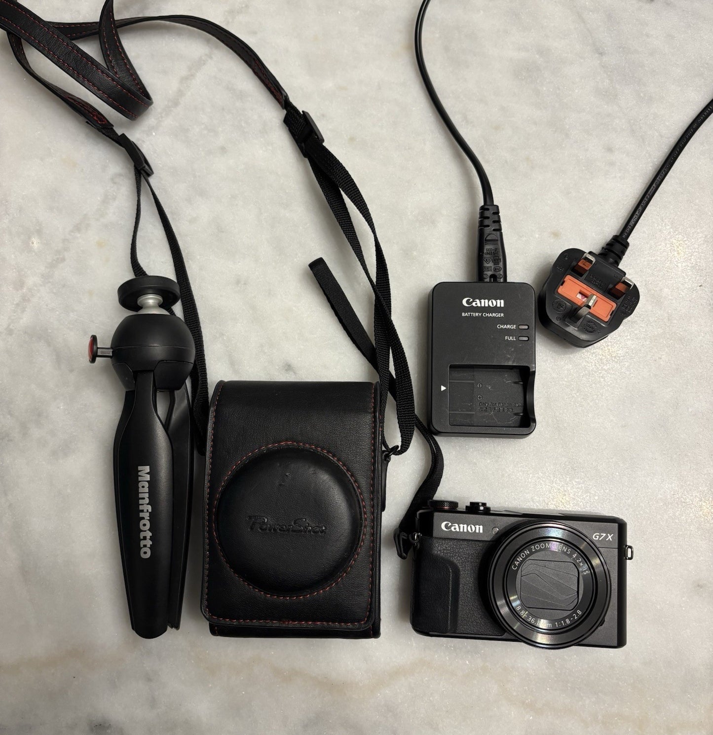 Canon PowerShot G7 x Mark II Digital Camera with carrying case and tripod