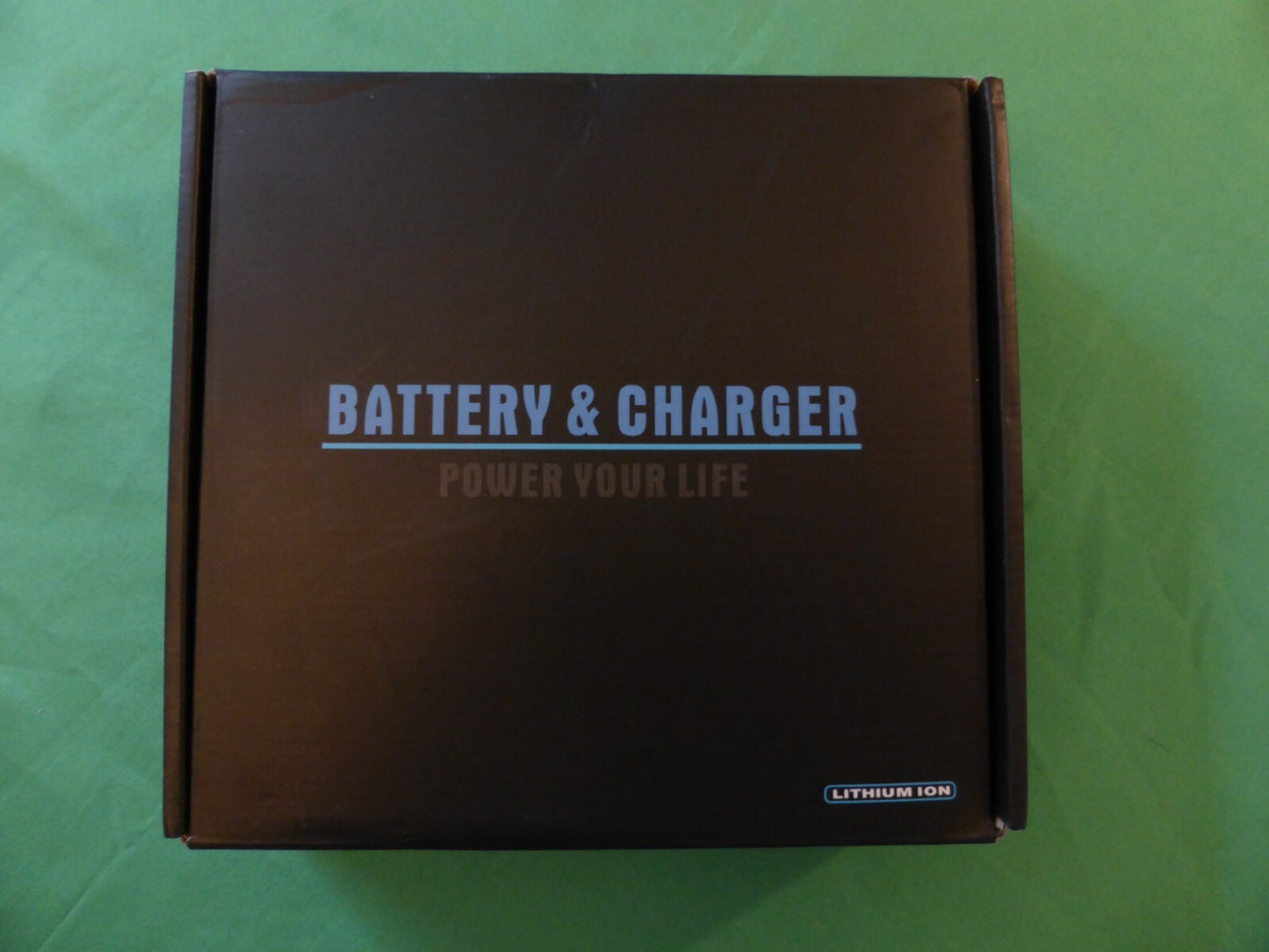 Sony ZV-E10 4K Camera 24.2MP (Body Only) Mint Condition. 5 Batteries 3 Chargers