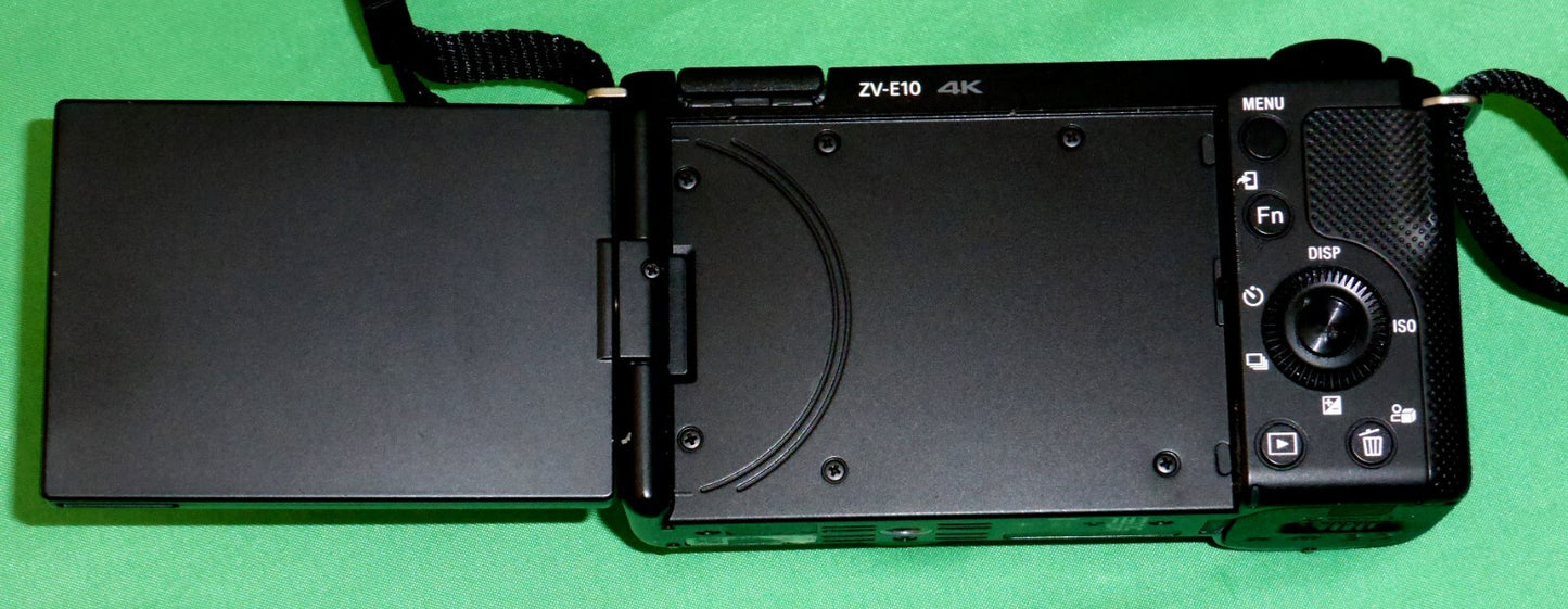 Sony ZV-E10 4K Camera 24.2MP (Body Only) Mint Condition. 5 Batteries 3 Chargers