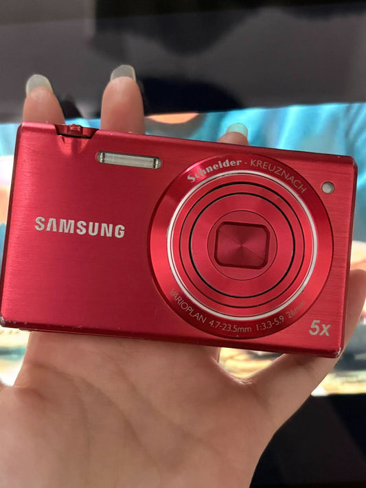 Samsung MV800 16.1MP Digital Camera Flip-out Touch Screen Vlog 5x Zoom -90% New