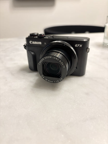 Canon PowerShot G7 x Mark II Digital Camera with carrying case and tripod